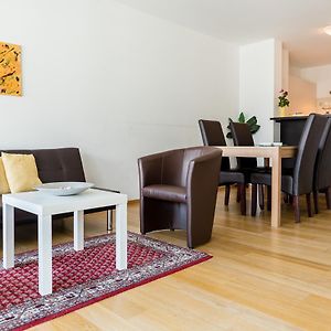 Appartement Luxe à 2 Chambres à Coucher