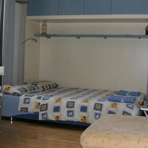 Studio Lit King-Size