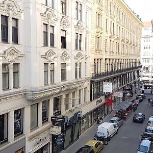 Appartement à 3 Chambres à Coucher