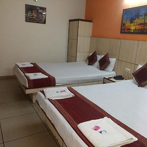 Hotel Sun Village - Couple Friendly Satys