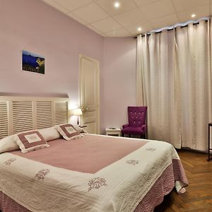 Studio Lit King-Size