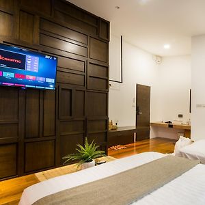 Studio Lit King-Size