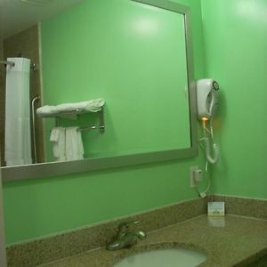 Studio Lit King-Size