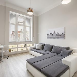 Kings Cross Apartment