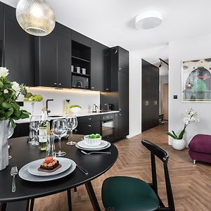 Moss Apartment