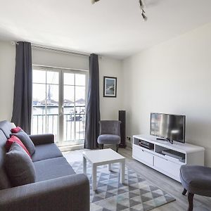 Au Quai Des Pecheurs by Cocoonr