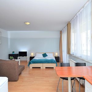 Studio Lit King-Size