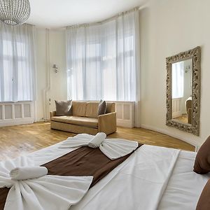 Appartement Grand à 2 Chambres à Coucher