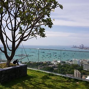 WonderLux Apartment at Unixx Condo