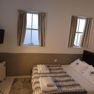 Studio Lit King-Size