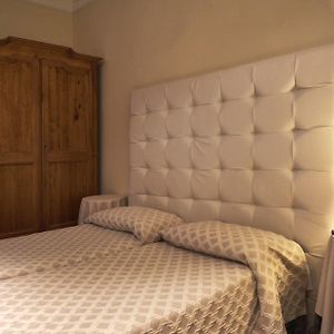 Chambre Budgétée Lit King-Size