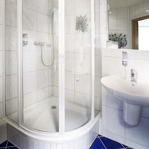 Chambre Lit King-Size au Sous-Sol