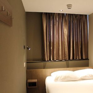 Chambre Double au Sous-Sol