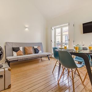 Design Apartment In Typical Alfama