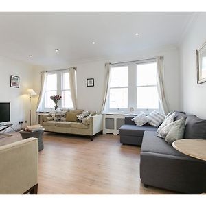 Appartement Luxe à 3 Chambres à Coucher