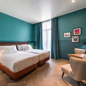 Suite Tower