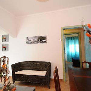 Appartement à 3 Chambres à Coucher