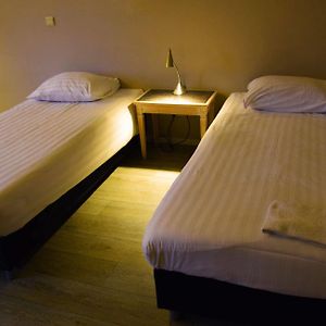 Studio Lit Queen-Size