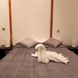 Studio Lit Queen-Size