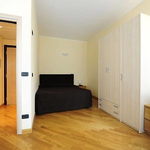 Studio Lit King-Size