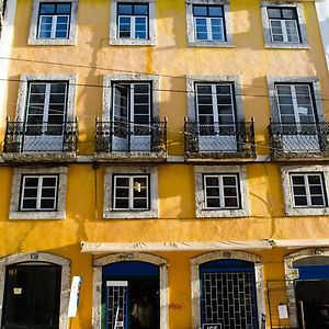 Locals Hostel & Suites