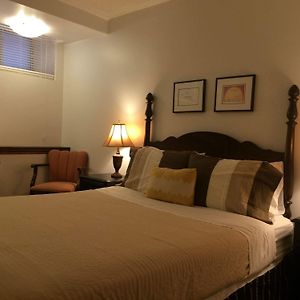 Suite Familiale à 2 Chambres à Coucher Lit King-Size au Sous-Sol