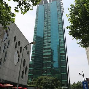 Shanghai Cosmo World Union Service Apartment