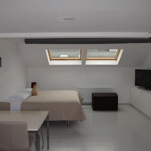 Studio Budgétée Lit King-Size