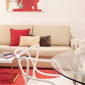 Red One-Bedroom Ground Floor Apartment