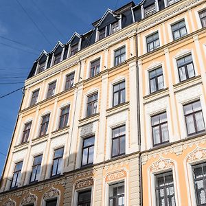 Appartement Grand à 2 Chambres à Coucher