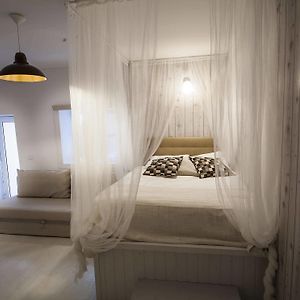 Studio Lit King-Size