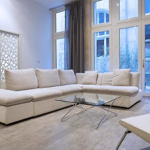 Ausone Beautiful Loft Apartment In Historical Center + Terrace And Parking