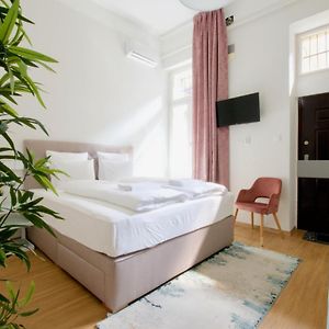 Studio Premium Lit King-Size