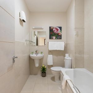 Appartement à 2 Chambres à Coucher