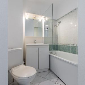 Studio Lit King-Size