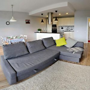 Dzuku Apartment 40