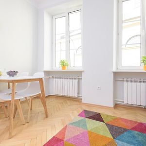 Bright And Modern Apartment In The Heart Of The Old And New Town