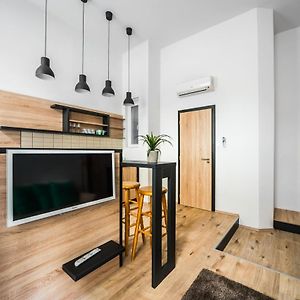 New Dob 53/3 Center Apartment