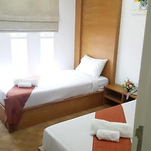 Studio Lit King-Size