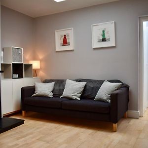 Charming 2 Bedroom Cottage In Central Location