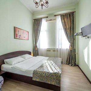 Studio Lit King-Size