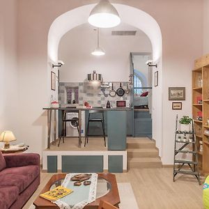 Monti Artistic Flat