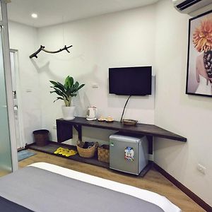 Studio Lit King-Size