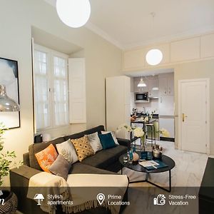 Comfortable Duplex- 1Bd 2Bth- Dean Miranda