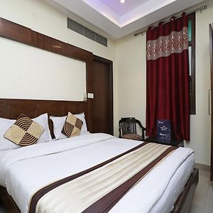 Hotel Guruvas Inn 