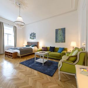 Senator Suite Stephansplatz By Ichbucheat
