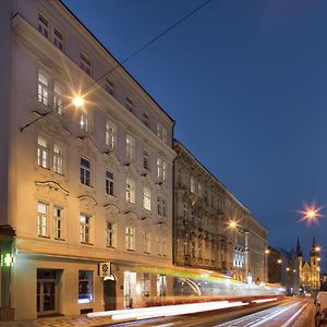 Louren Apartments