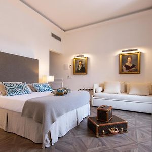 KF Deluxe B&B