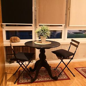 Studio Lit King-Size