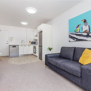 Peaceful Apartment At Victoria Park